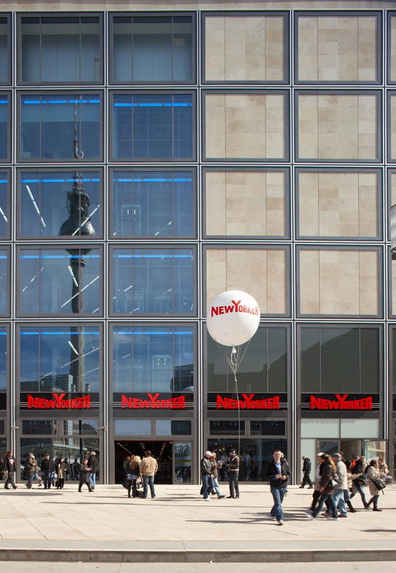 001d5725fadb391270e6cb2aeb16fc6a9bd4c8ba14839f4d646fd2caebe6d77e Beste Lage im Herzen Berlins: die neue New-Yorker-Filiale am Alexanderplatz