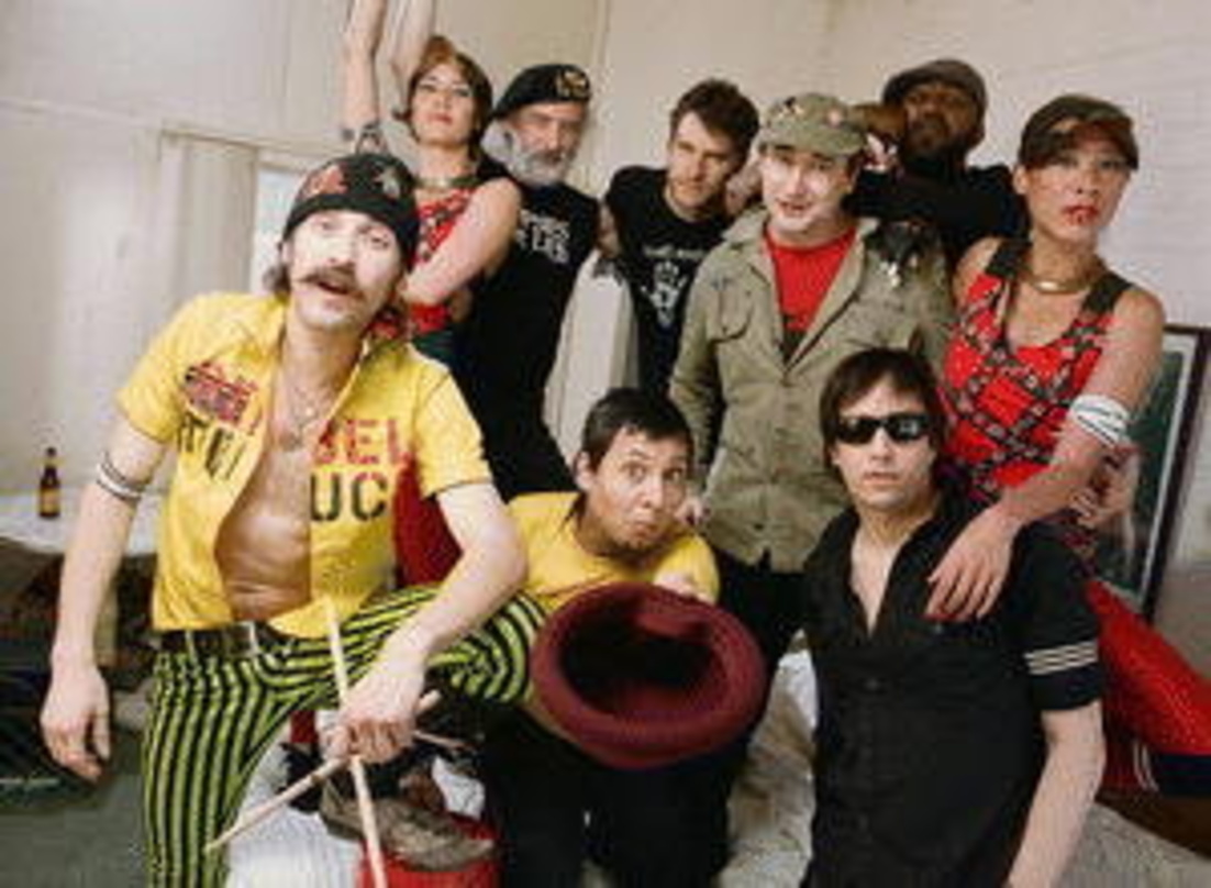 Lassen es live mächtig krachen: Gogol Bordello
