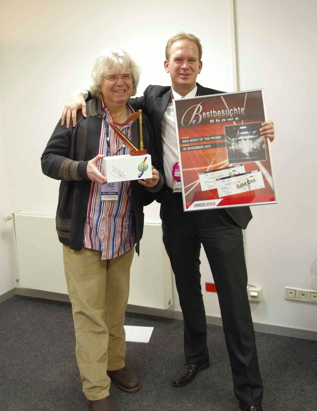 Bei der Ehrung: Dirk Hohmeyer (links), und Gratulant Stefan Löcher