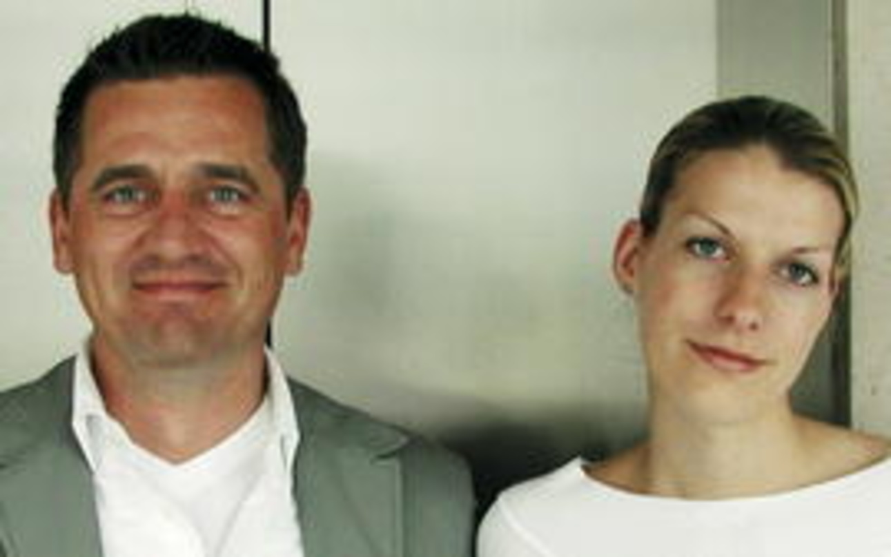 Machen Geschäfte mit der Post: Joachim Harbich und Marieke Gleim