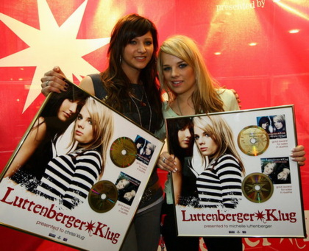 Freuen sich über Gold: Chrissi Klug (l.) und Michelle Luttenberger