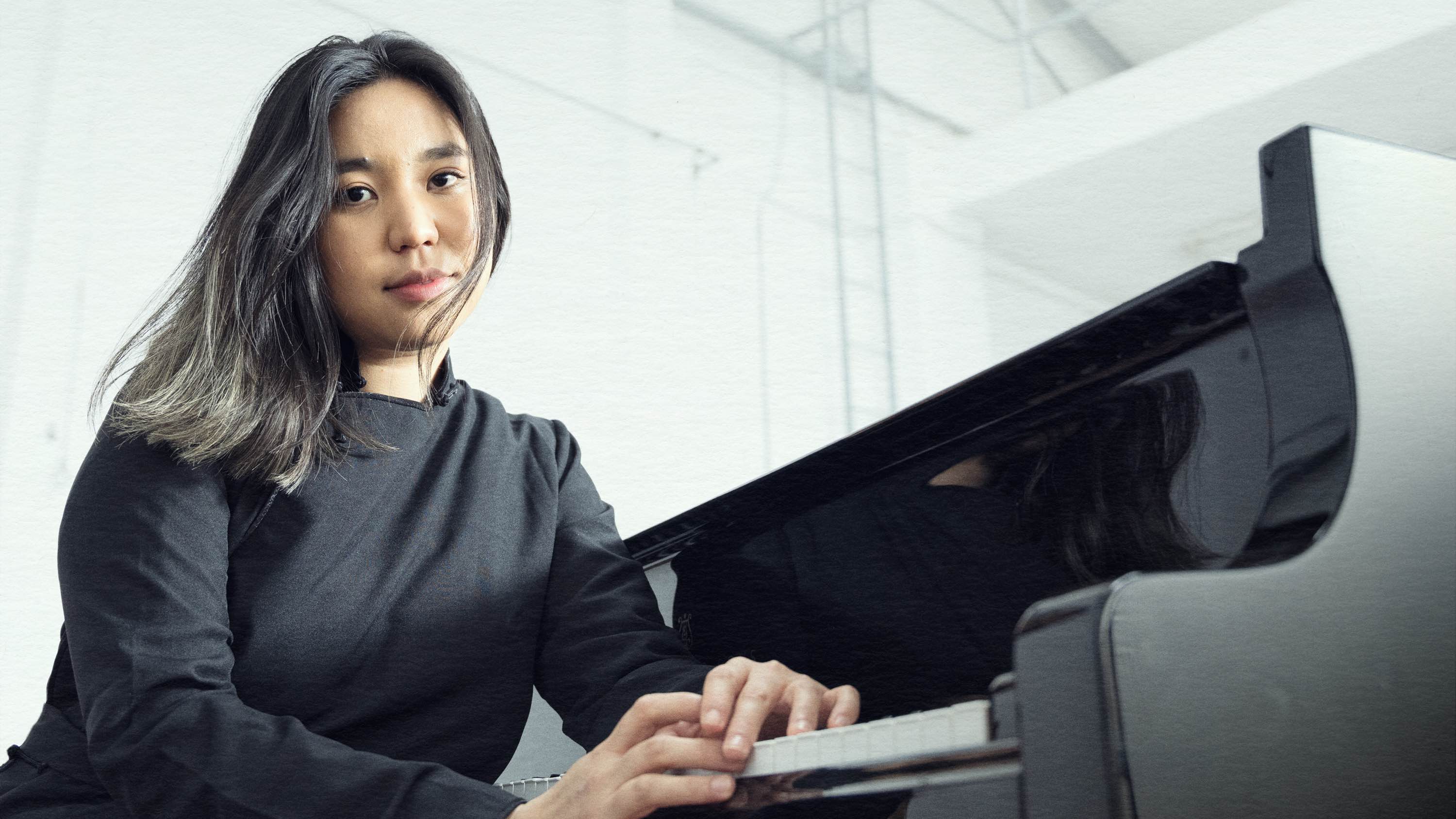 Steht doppelt auf der Liste der Nominees für eine Auszeichnung mit dem deutschen Jazzpreis 2024: die in München lebende Pianistin und Komponistin Shuteen Erdenebaatar, die ihr Album "Risin...