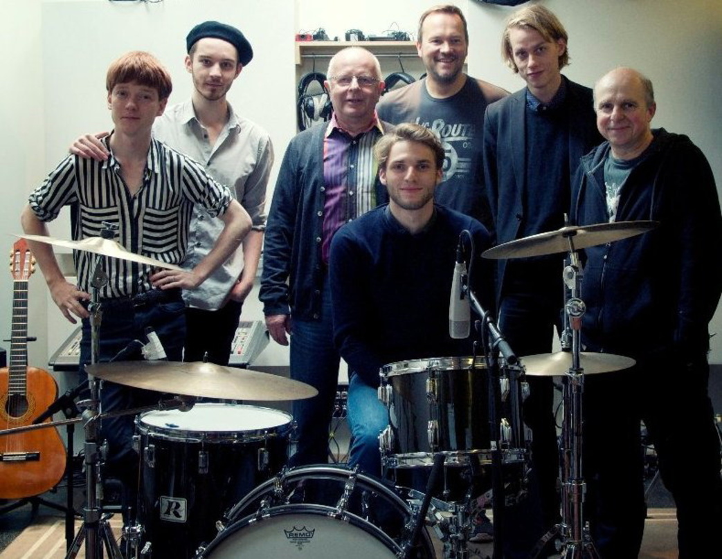 Trafen sich im Studio (von links): Paul Pötsch (Trümmer), Bandmanager Henning Mues (Euphorie Management), Walter Holzbaur (Wintrup), Maximilian Fenski (Trümmer), Marcus Bünte (Wintrup), Ta...