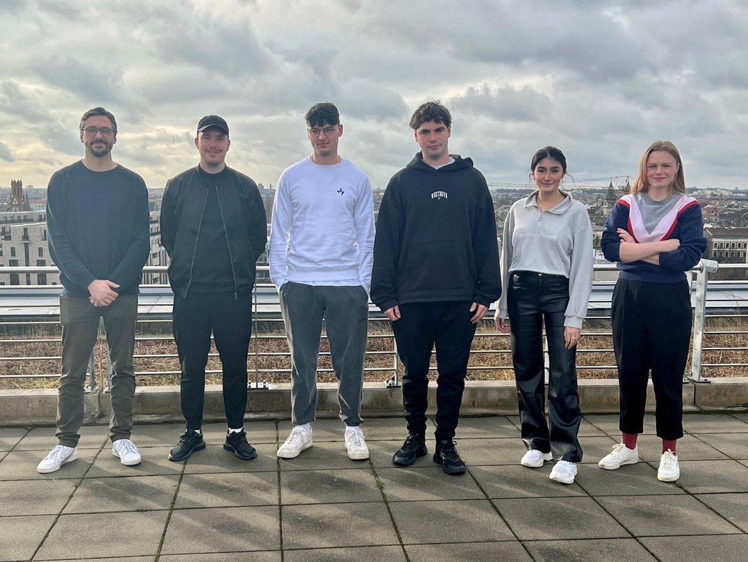 Haben eine Edition gegründet (von liniks): Patrick Pitz, Amon Diederich (beide UMPG), Barré, Leander Kirschner (CEO Bamboo), Sarah Hassan (Artist Manager:in, Bamboo) und Anne Mahlendorf (U...