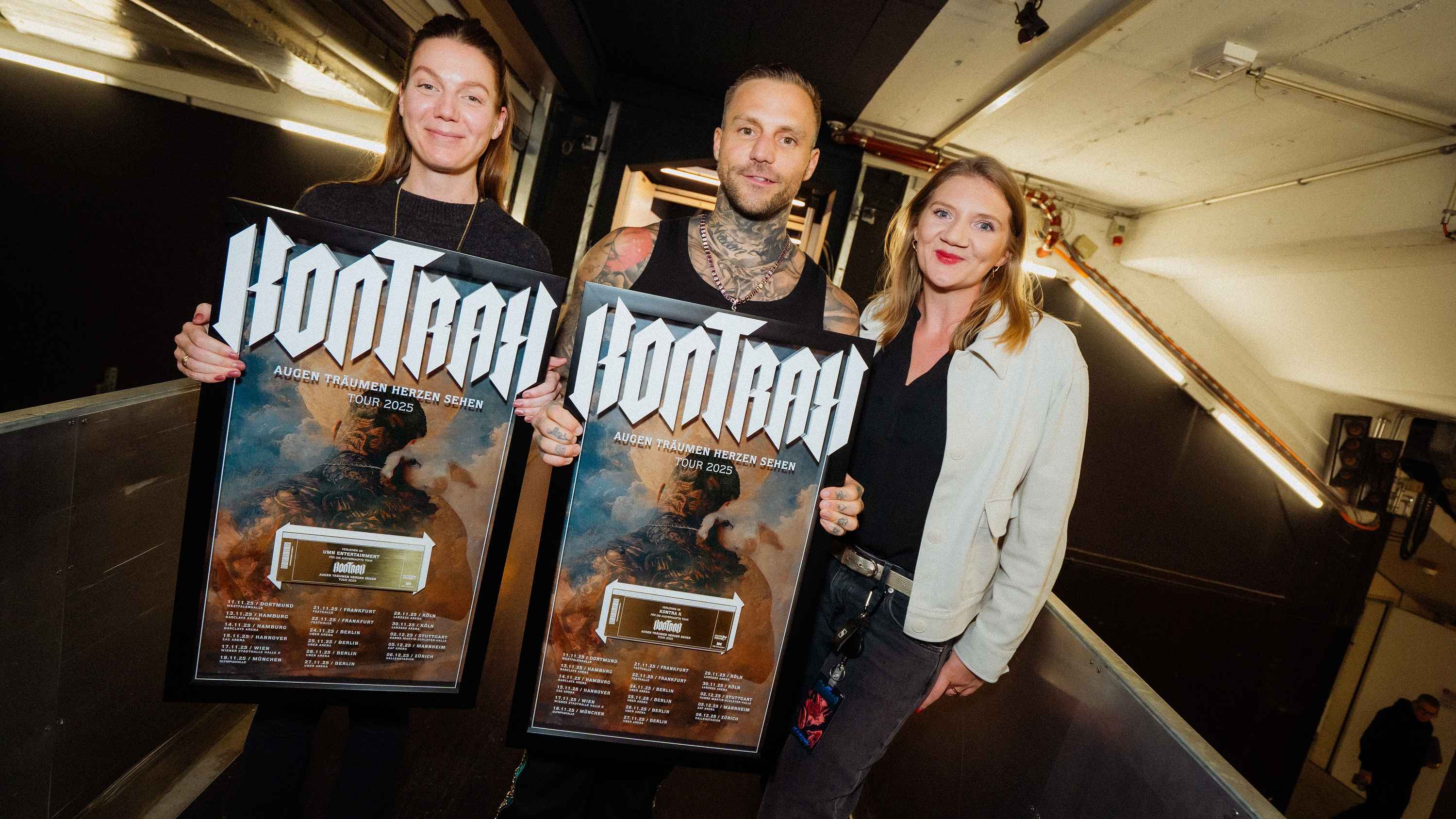 Nach der letzten Show in Zürich (von links): Giulia Höck (umn Entertainment), Kontra K und Jola Nielsen (PRK DreamHaus).