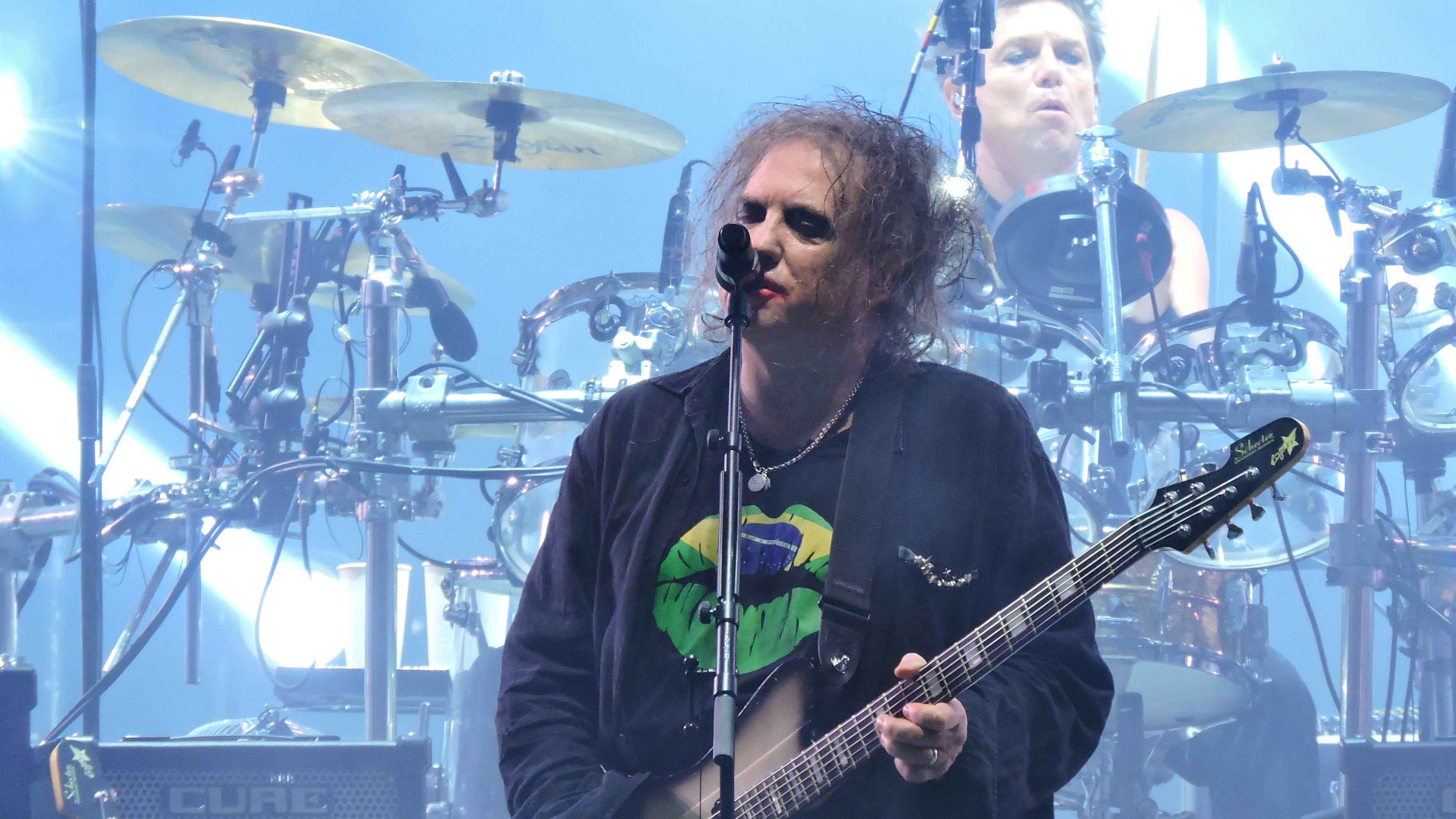 02843444 f50e 45b6 bd3a 27316cbe8452 Sorgt unter anderem für die laufende Führung von Universal Music: Robert Smith mit seiner Band The Cure.