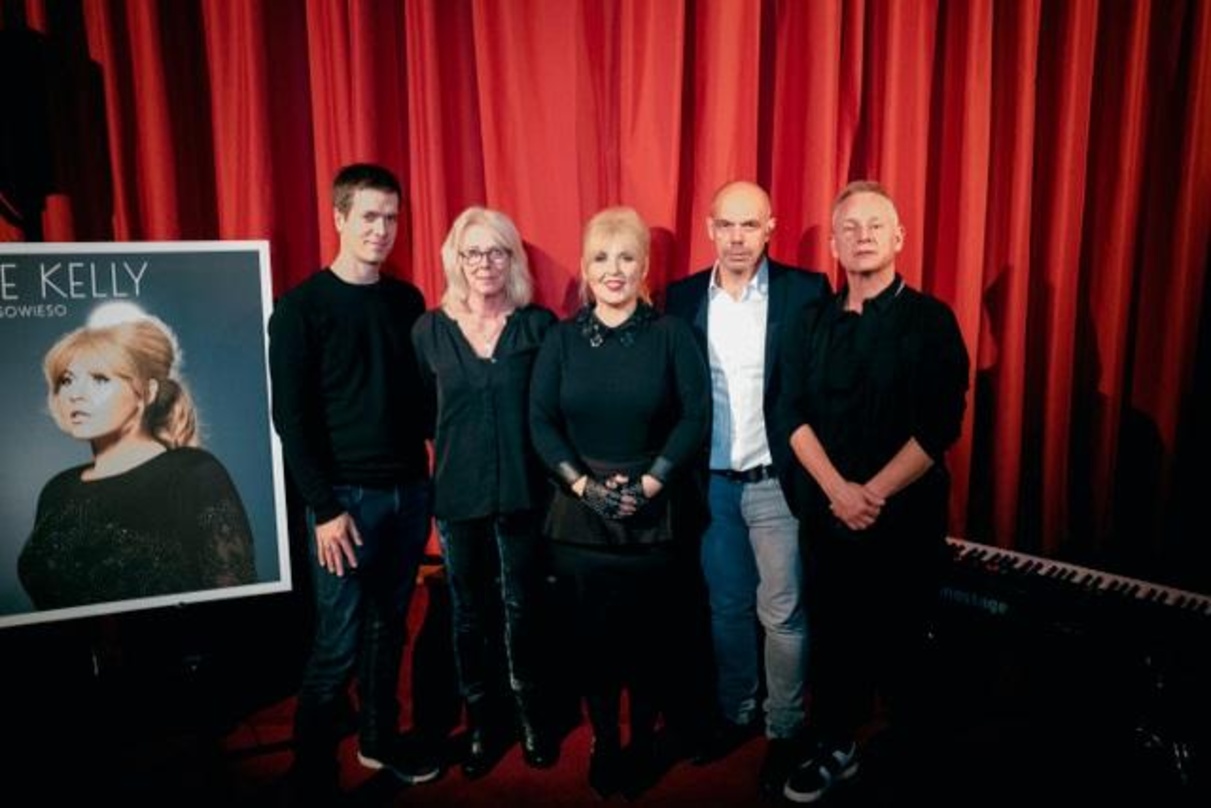 Bei der Präsentation im Soho House (von links): Dirk Geibel, Isabell Heim (beide Electrola), Maite Kelly, Ralf Schedler (Electrola) und Roberto Monden (Manager Maite Kelly)