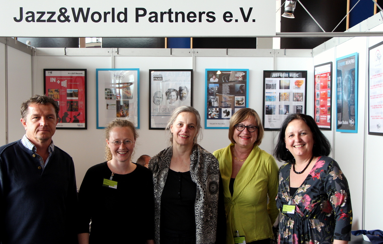 Wurde in Bremen gewählt: der neue Vorstand der Jazz & World Partners mit (von links) Michael Musiol, Melanie Rossmann als Geschäftsführerin der Jazz & World Partners, Stefanie Marcus, Eva ...