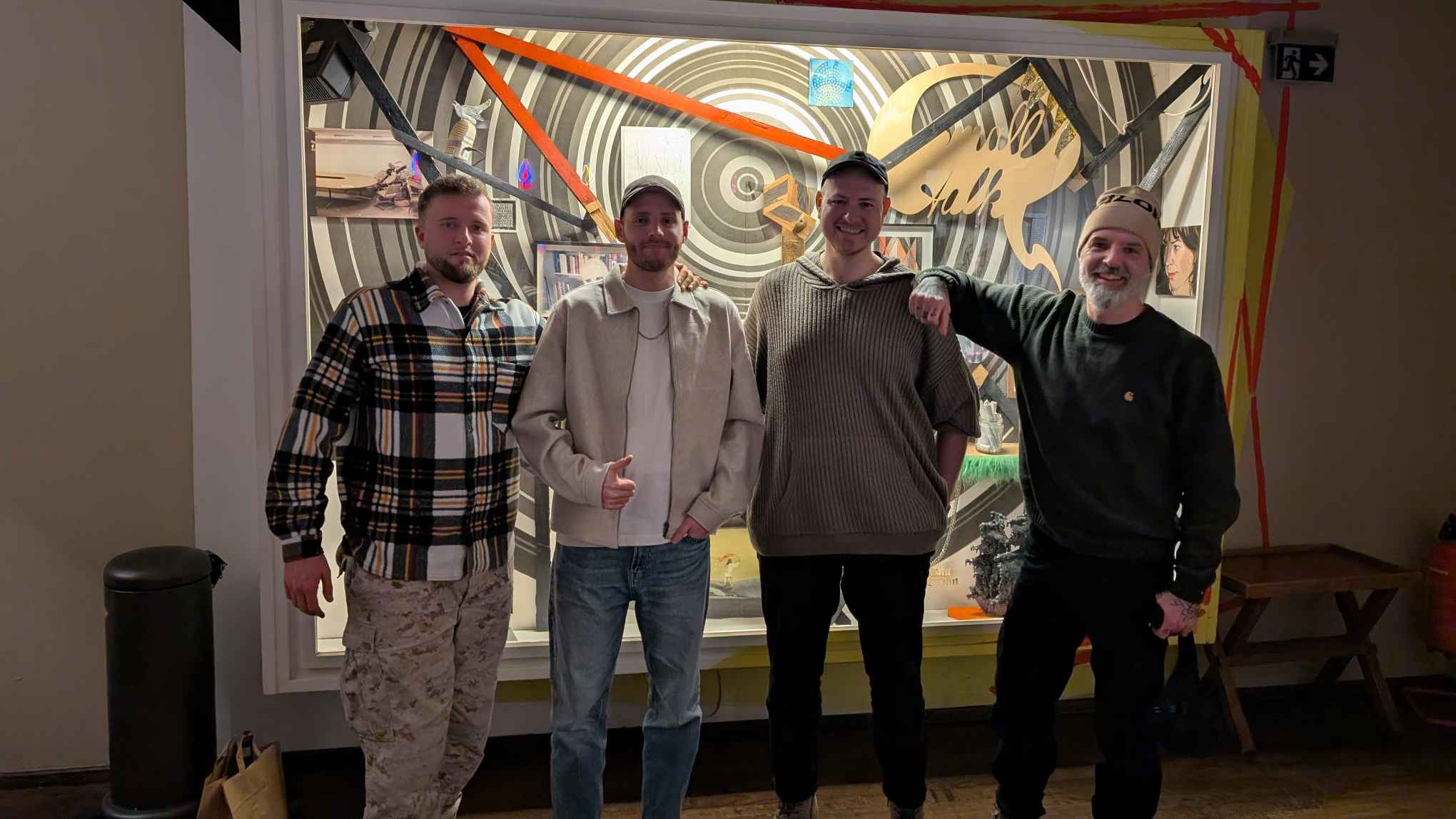 Verlängern die Vereinbarung (von links): Edoardo Rossi (Uprising Musikverlag), Daniel Reisenhofer (Dinski), Dan Glaunsinger (Roba Music Publishing) und Danny "D-Bo" Bokelmann (Wolfpack Ent...