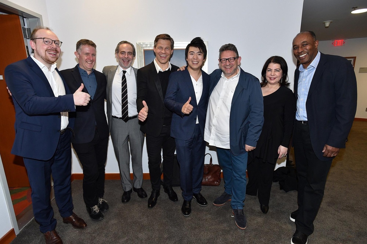 Schulterschluss mit einem Weltstar der Klassik (von links): Clemens Trautmann (President Deutsche Grammophon), Dickon Stainer (President & CEO of Global Classics), Andrew Kronfeld (Executi...