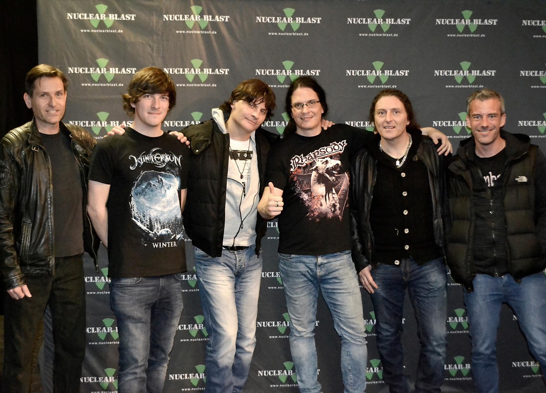 Besiegelten die Zusammenarbeit (von links): Yorck Eysel (Managing Director Nuclear Blast), Philipp Adelsberger (Promotion Nuclear Blast), Luca Turilli (Turilli Lione Rhapsody), Markus Wosg...