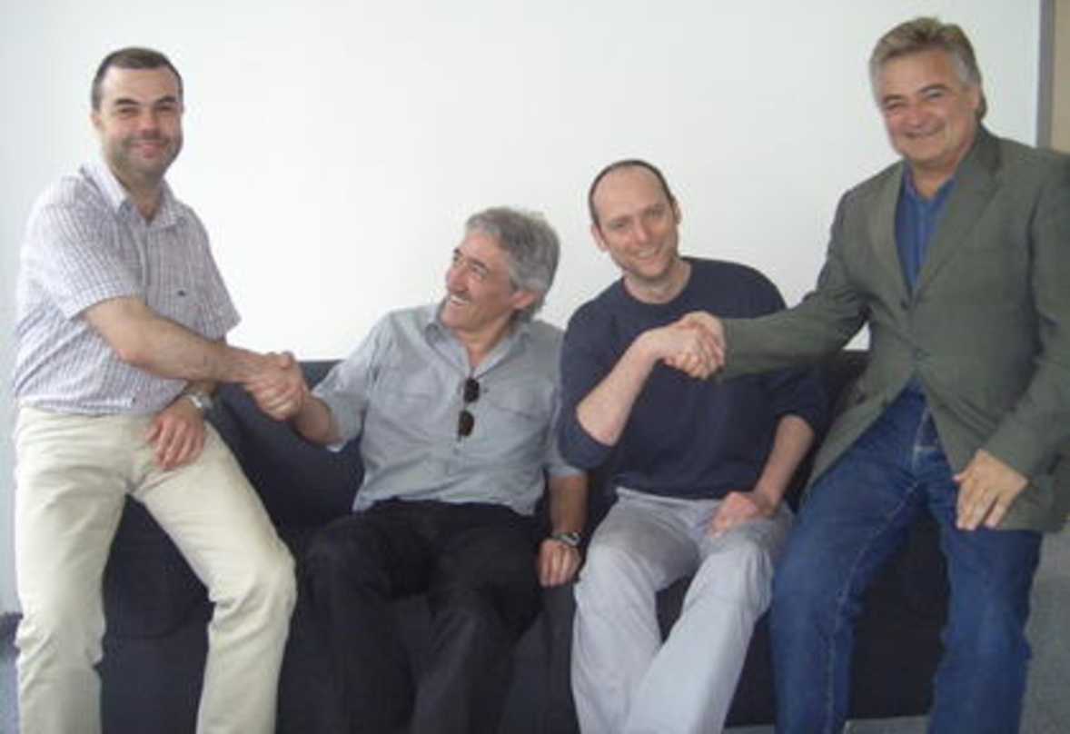 Wurden sich einig (v.l.n.r.): Frank Brübach (VP Legal & Business Affairs, EMP), Axel Alexander, Stephan Baader und Mike Weller