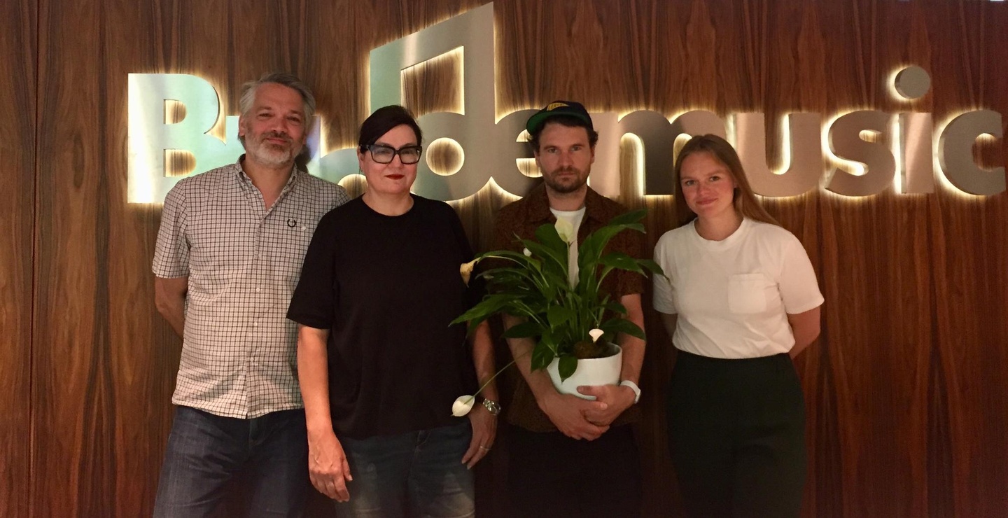 Machten die Zusammenarbeit fix (von links): Peer Steinwald (Senior A&R Manager, Budde Music), Charlotte Goltermann (Edition Holzfällen), Florian Sievers, Anne Mahlendorf (Junior Repertoire...