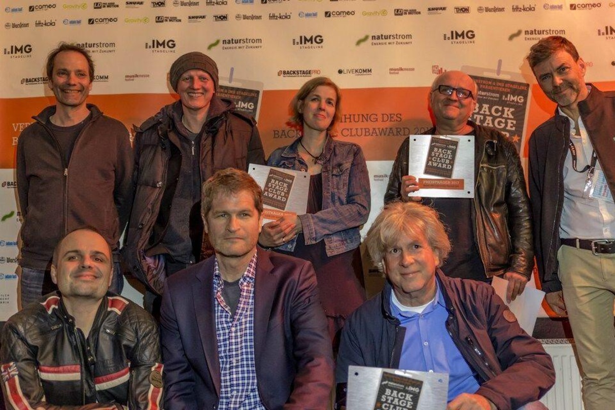 Initiatoren und Sieger des Backstage Clubawards (hinten, von links): Karsten Schölermann (LiveKomm), Hans-Georg Stocker und Beate Stocker (beide Backstage, München), Frank Dietrich (Das Be...