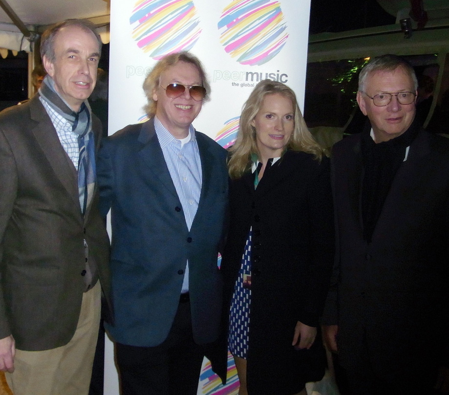Besiegelten die Partnerschaft auf der Midem 2013 (von links): Lars Ingwersen (Peermusic Deutschland), Hille Hillekamp (Grand H & Little H), Mary Megan Peer (President Asia Pacific & Brasil...