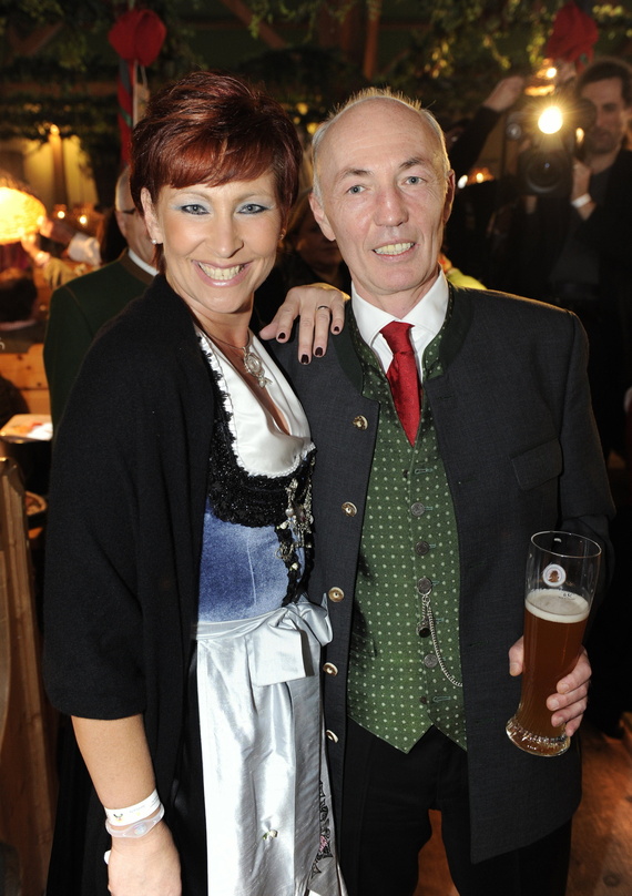 Musik, Medien und Politik: Mainstream-Chef Gottfried Zmeck begrüßte die Sängerin und bayerische Landtagsabgeordnete Claudia Jung beim Wiesn Treff