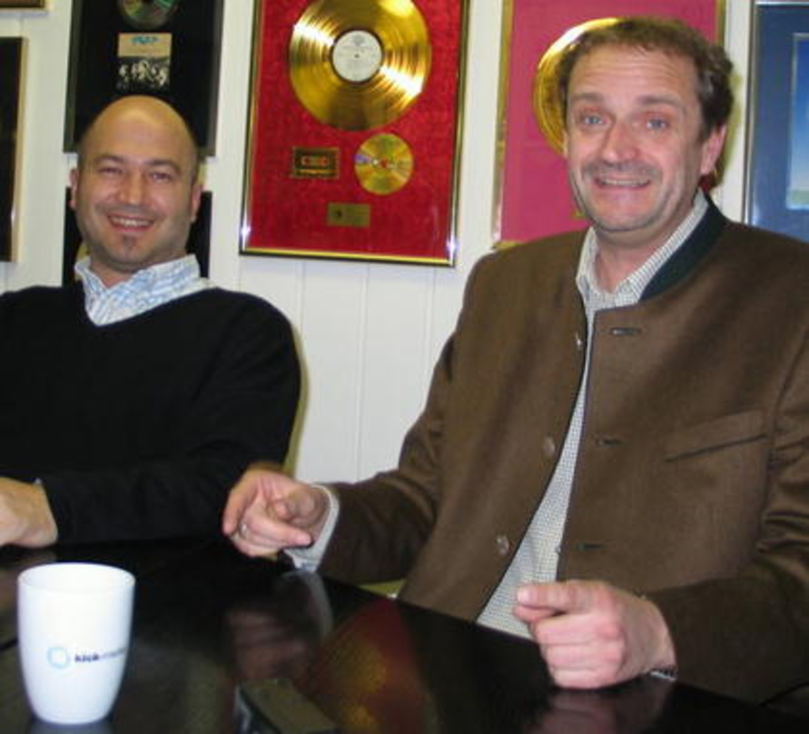 Beim Gespräch mit musikwoche in Köln: Goetz Elbertzhagen (r.) und Jürgen Evers, sein Mann für Michelle und Bernhard Brink
