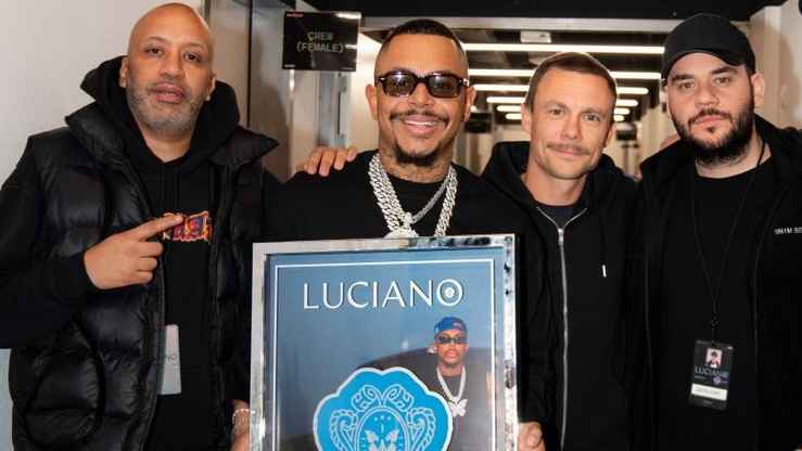 Bei der Award-Übergabe in Zürich (von links): Nader Korayeim (Streetlife International), Luciano, Tobi Habla (DreamHaus) und Javier de La Fuente (Locosquad, Management Luciano).
