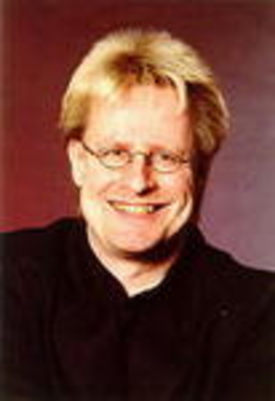 05670cb7aff762e5d404dc498f2558fac7119231efade1dbc1f37c4c321e86e4 Greift Jöchler unter die Arme: Ulrich Eichblatt