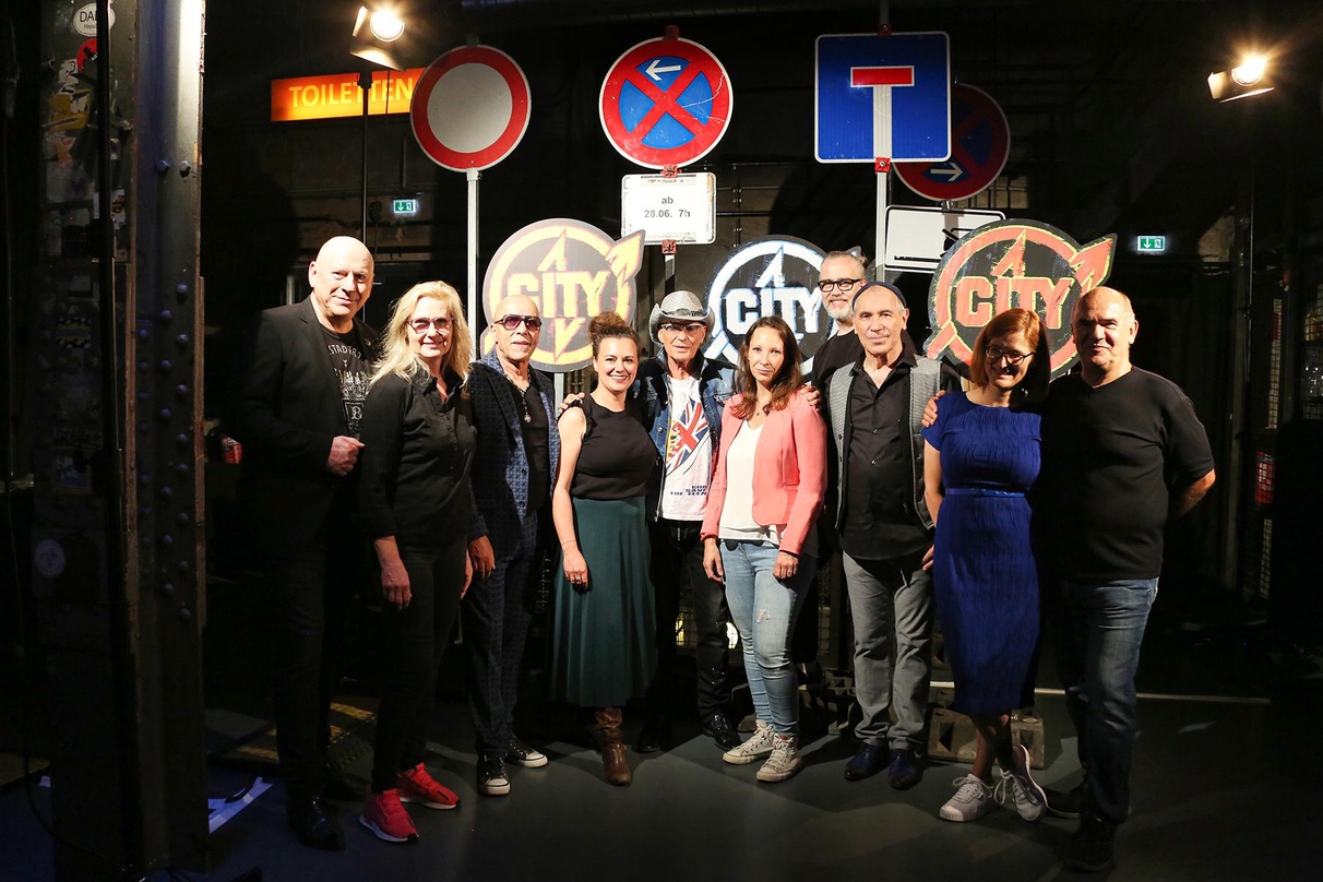 Stellten die Tour vor: Manfred Hennig (City), Ina Nowakowski (multiart), Toni Krahl (City), Marie-Luise Reber (Semmel Concerts), Fritz Puppel (City), Franziska Ehrhardt (Semmel Concerts), ...