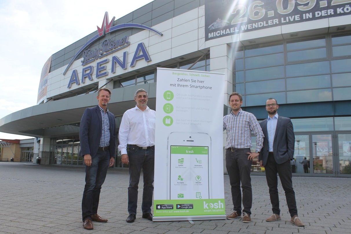 Bieten mobiles Bezahlen an (von links): Claus Kowalewski (biw AG), Johannes Partow (Geschäftsführer König-Pilsener-Arena), Martin Seufert (biw AG) und Stephan Ulm (Senior Director Sales Kö...