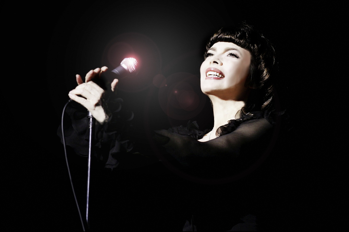 Zelebriert ein halbes Jahrhundert auf der Bühne live mit ihren Fans: Mireille Mathieu