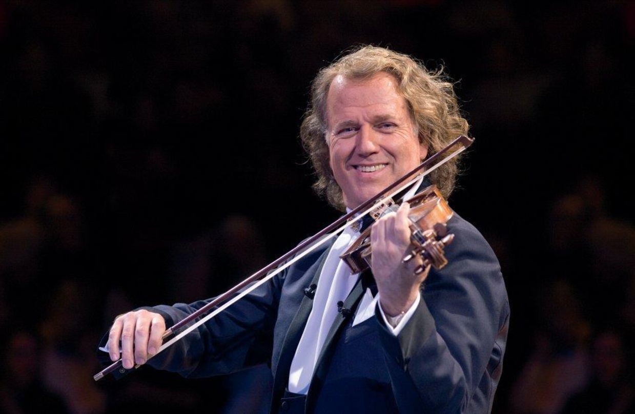 Produziert und verleiht mit seiner Firma Piece of Magic Entertainment selbst die Kinoübertragung des Maastrichter Jubiläumskonzerts: André Rieu