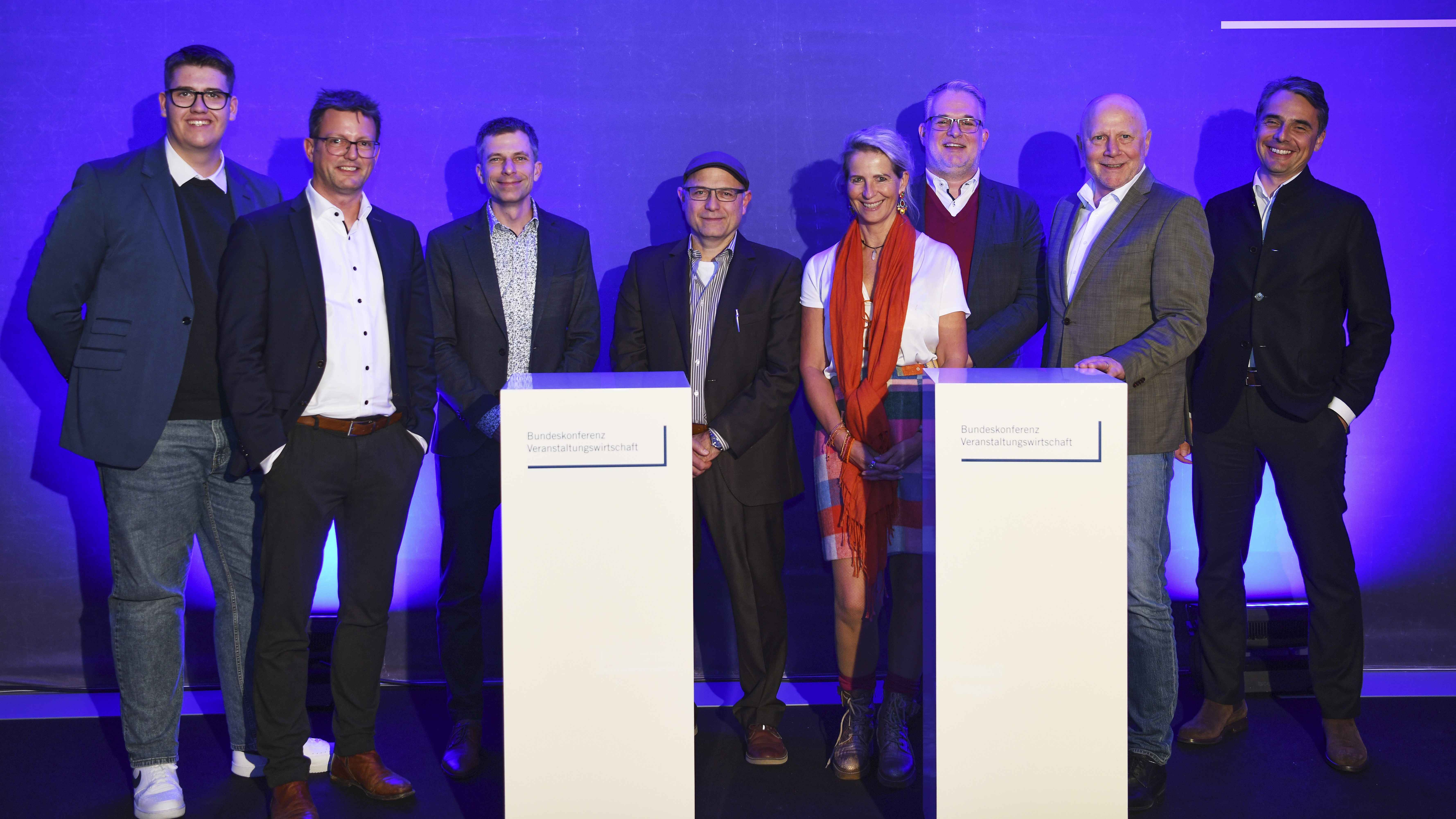 Der neue Rat (von links): Justus Benedikt Brand, Alexander Ostermaier, Jens Langner, Marcel Fery, Ellen Kamrad, Björn Kempe, Mike P. Heisel sowie Christian Eichenberger.