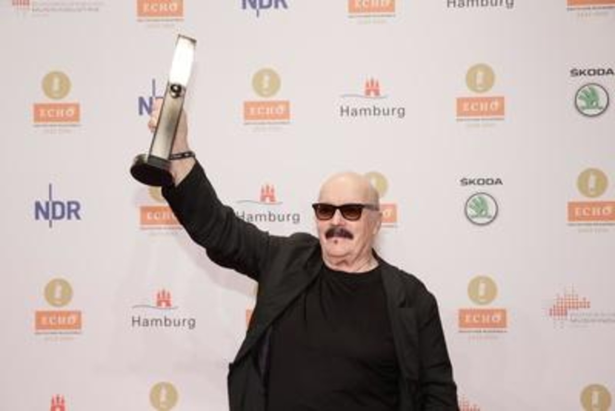 "Ich mache weiter - Jazz und anderen Musik - bis ich den Löffel abgebe", versprach Wolfgang Dauner noch 2016, als er in Hamburg den Echo Jazz für sein Lebenswerk erhielt, und erhielt dafür...