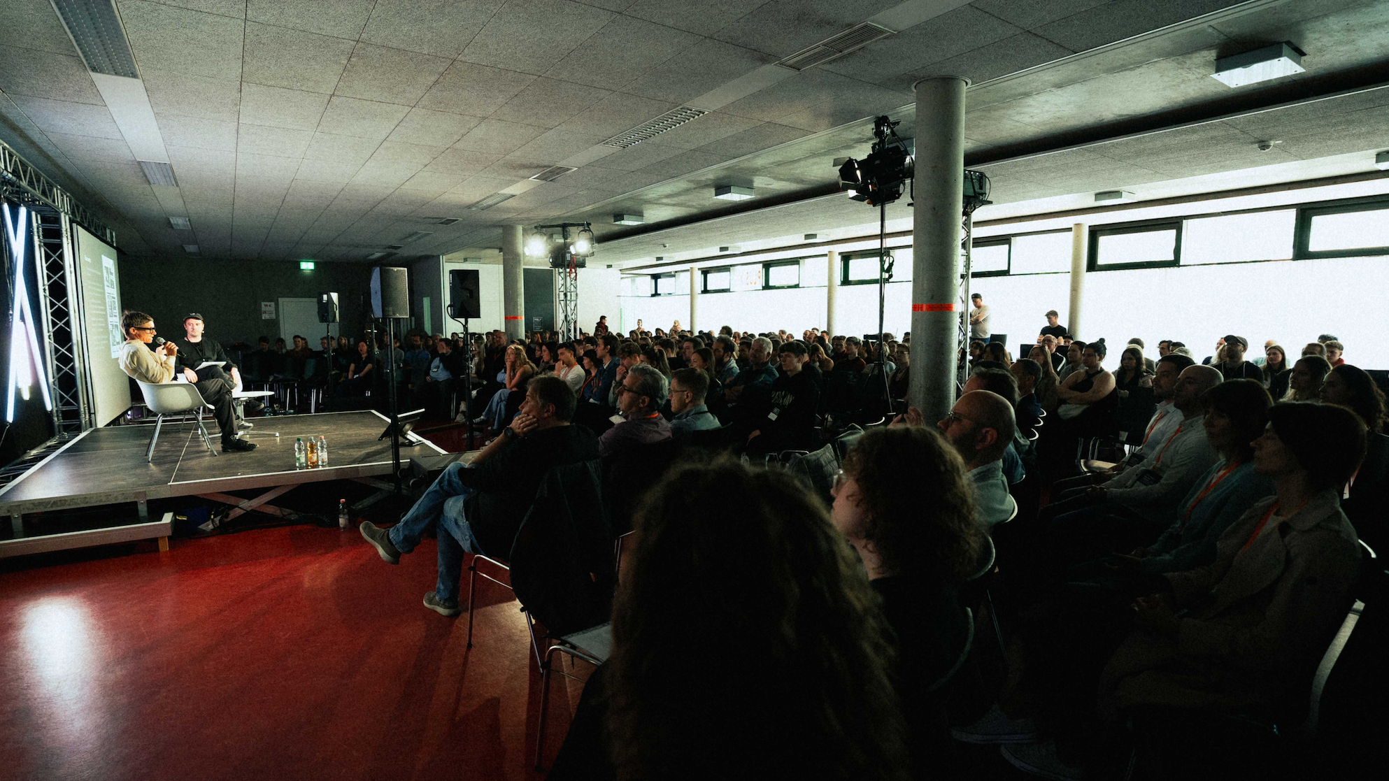 Volles Haus und volles Programm beim Future Music Camp: hier Julia Schneider und David Stammer im Jahr 2023 auf der FMC-Bühne.