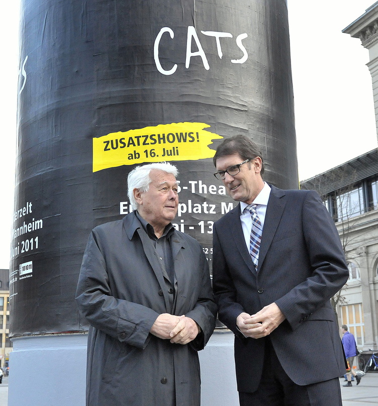 Beim "Cats"-Vorabgespräch in Mannheim: Tour-Schirmherr Peter Weck (l.) mit Michael Grötsch, Bürgermeister für Kultur und Wirtschaft der Stadt