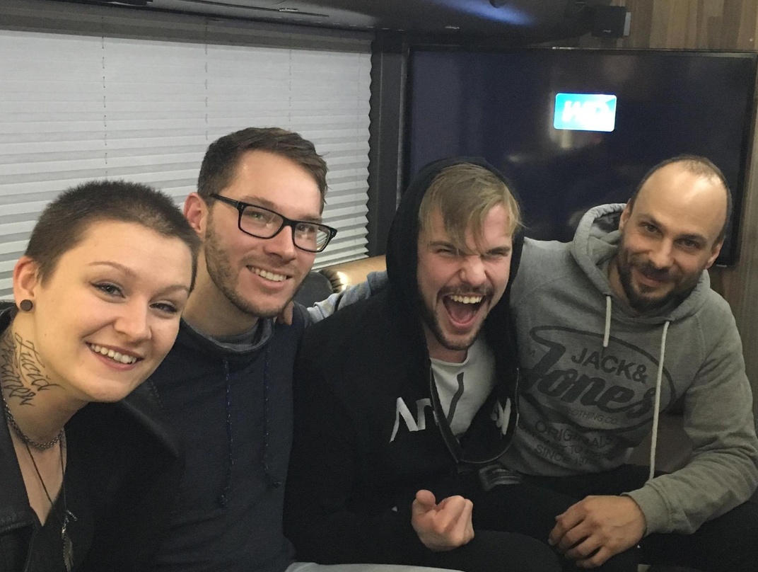 Unterzeichneten den Vertrag in der Münchner Tonhalle (von links): Medina Rekic (White Miles), Manuel Schönfeld (Produktmanager/A&R, Long Branch Records), Hansjörg Loferer (White Miles) und...