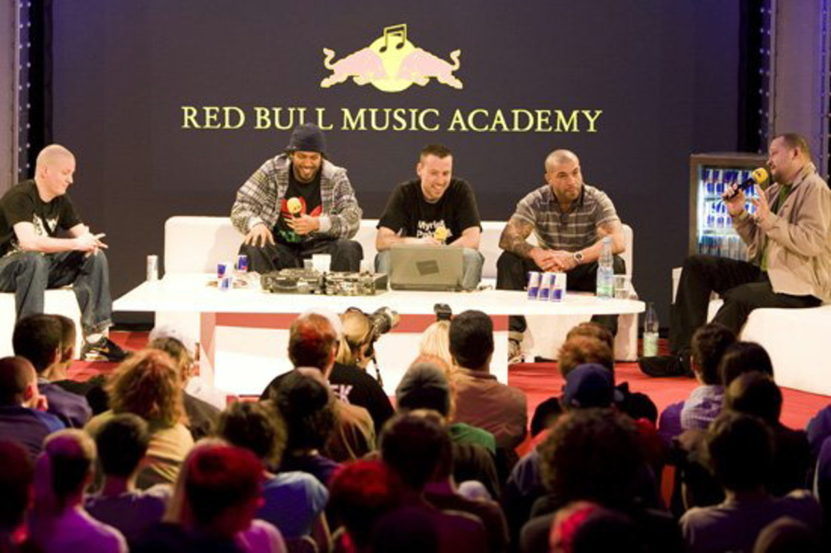 Angeregte Diskussion (v.l.n.r.): Nico (K.I.Z.), Samy Deluxe, Davide Bortot (Red Bull Music Academy), Azad und Torch
