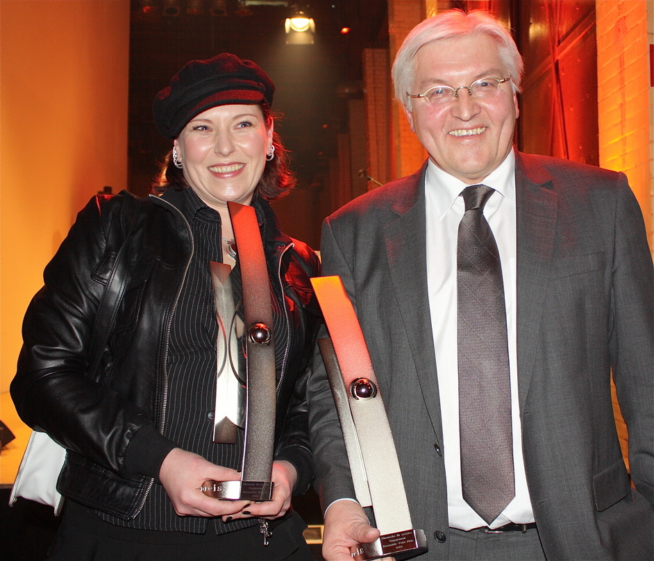 Beim Charity-Dinner von Musik Hilft am 20. Februar in Berlin überreichte Außenminister und Vizekanzler Frank-Walter Steinmeier den Ehren-Echo für soziales Engagement an Rosenstolz. Auch we...