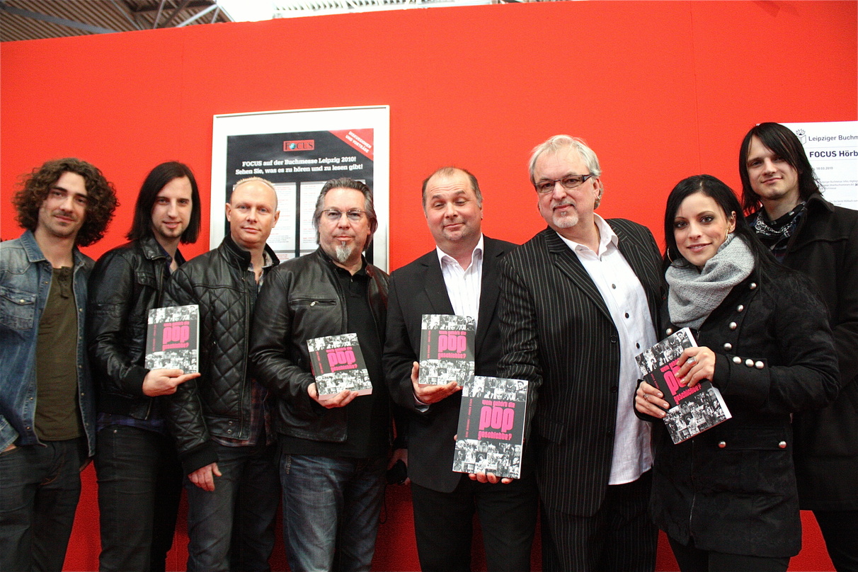 Echo-Producer Gerd Gebhardt hat im Tandem mit dem Publizisten und "SchoolTour"-Erfinder Jürgen Stark ein Buch geschrieben, das beide zusammen mit der Gruppe Silbermond am 18. März 2010 auf...