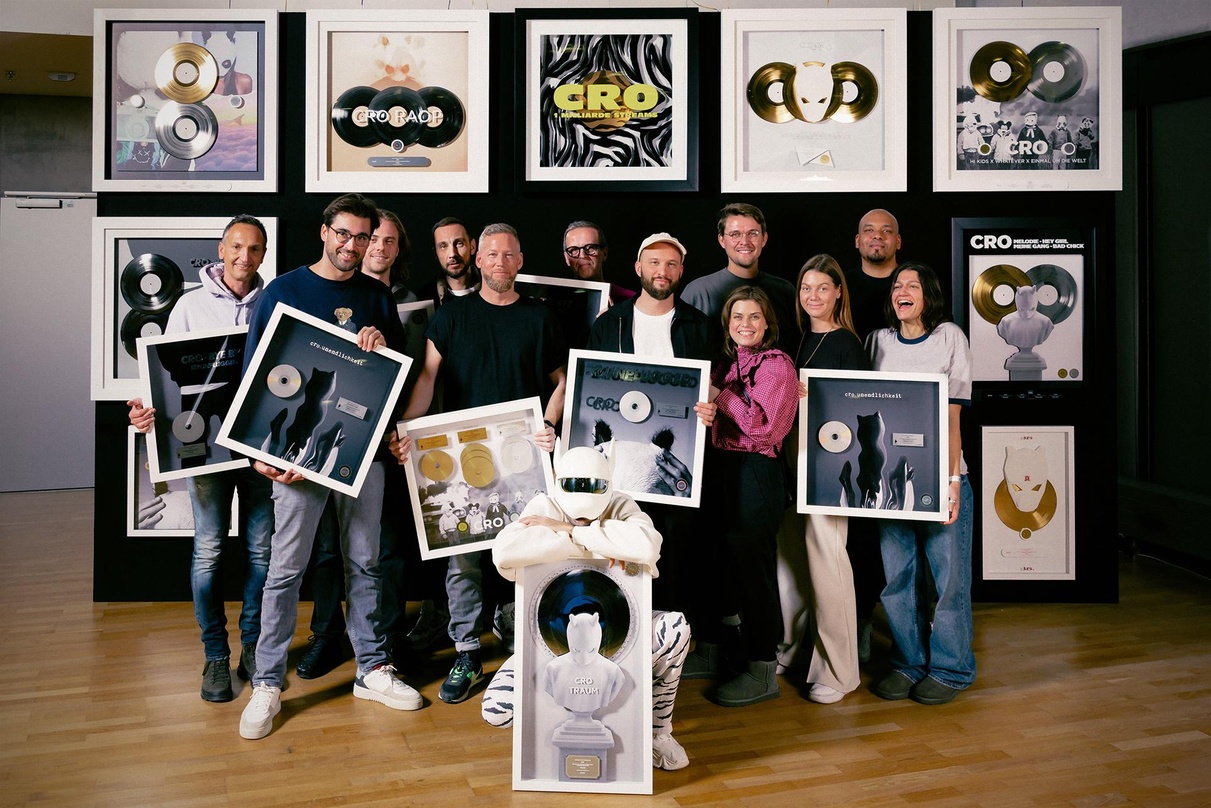 Mit zusammen 16 Edelmetallen (von links): Ralf Kitzberger (Schickhardt Rechtsanwälte), Maximilian Kolb (BMG), Lucas Wolf (BMG), Benno Waibel (truworks), Sebastian Schweizer (Chimperator Pr...
