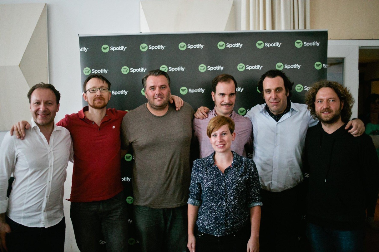 Trafen sich in Berlin (von links): Adam Zolynski und Jansen Folkers (beide Kaiser Quartett), Stefan Zilch und Marie Heimer (beide Spotify), Martin Bentz (Kaiser Quartett), Chilly Gonzales ...