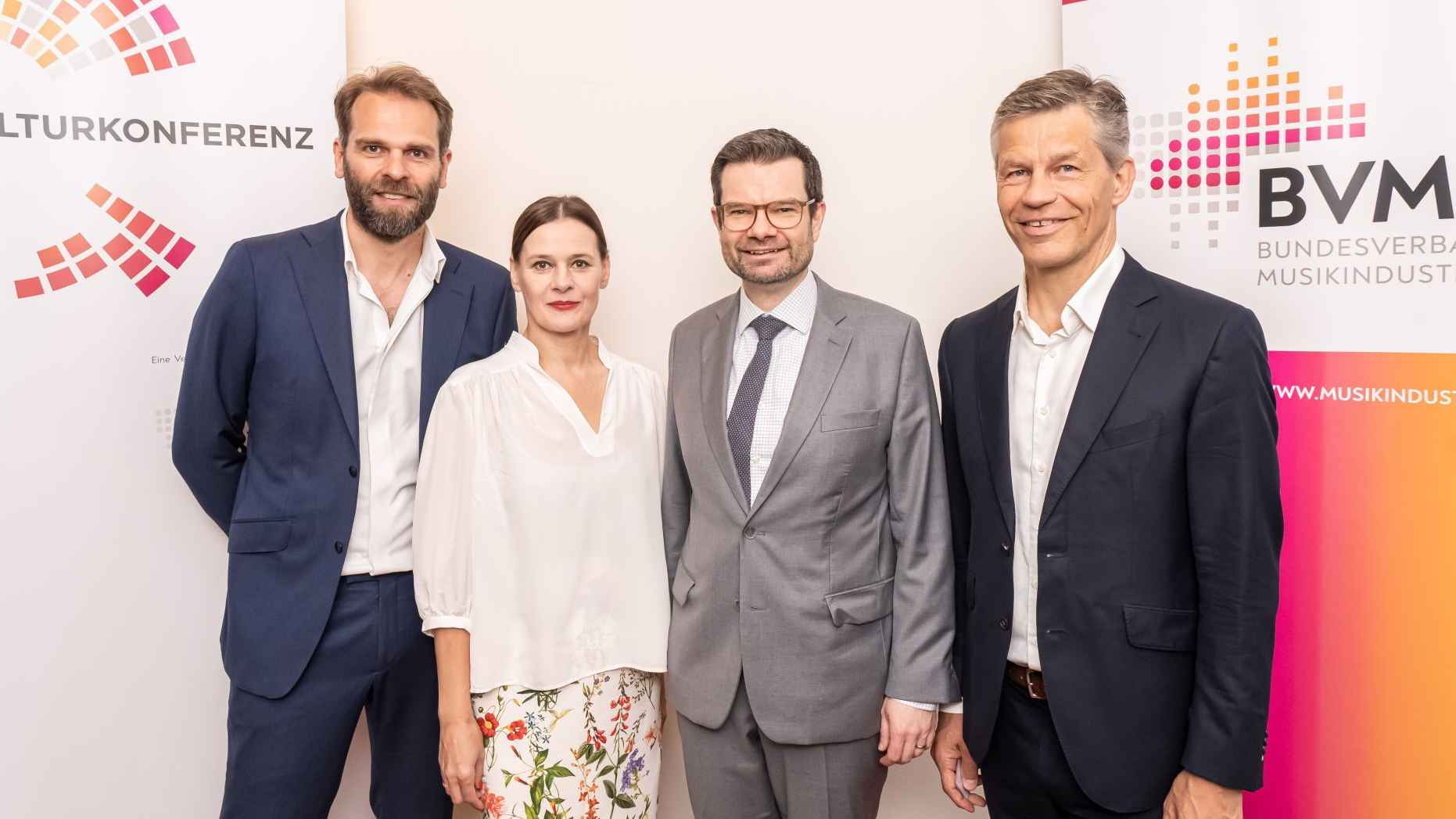 0890b2c0 e623 46c3 baaa 4b96eb43841d Trafen sich in der Hauptstadt (von links): Florian Drücke (Vorstandsvorsitzender BVMI), Doreen Schimk (Vorstand BVMI, Co-President Warner Music Central Europe), Marco Buschmann (Bundesmini...