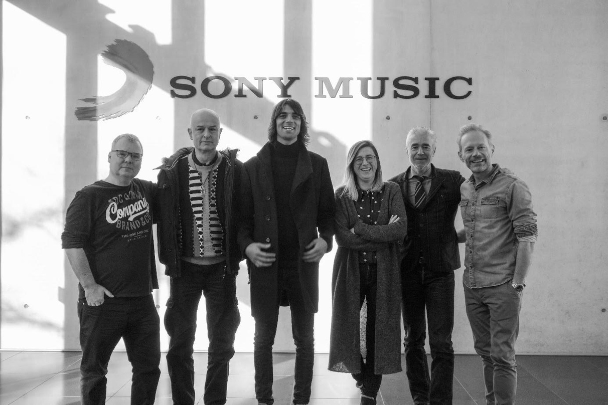 Hatten sich schon vor der Covid-19-Pandemie gefunden (von links): Marc Wollweber (Director Legal & Business Affairs Sony Music GSA), Klaus Appel (Senior Manager Artist & Label Services), M...
