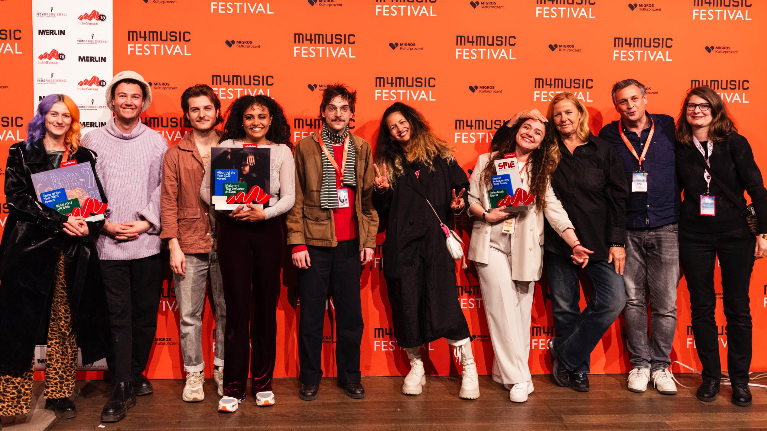 Ausgezeichnet: die Sieger:innen der IndieSuisse Album of the Year Awards am Abend des 23. März auf der Schiffbau-Bühne.