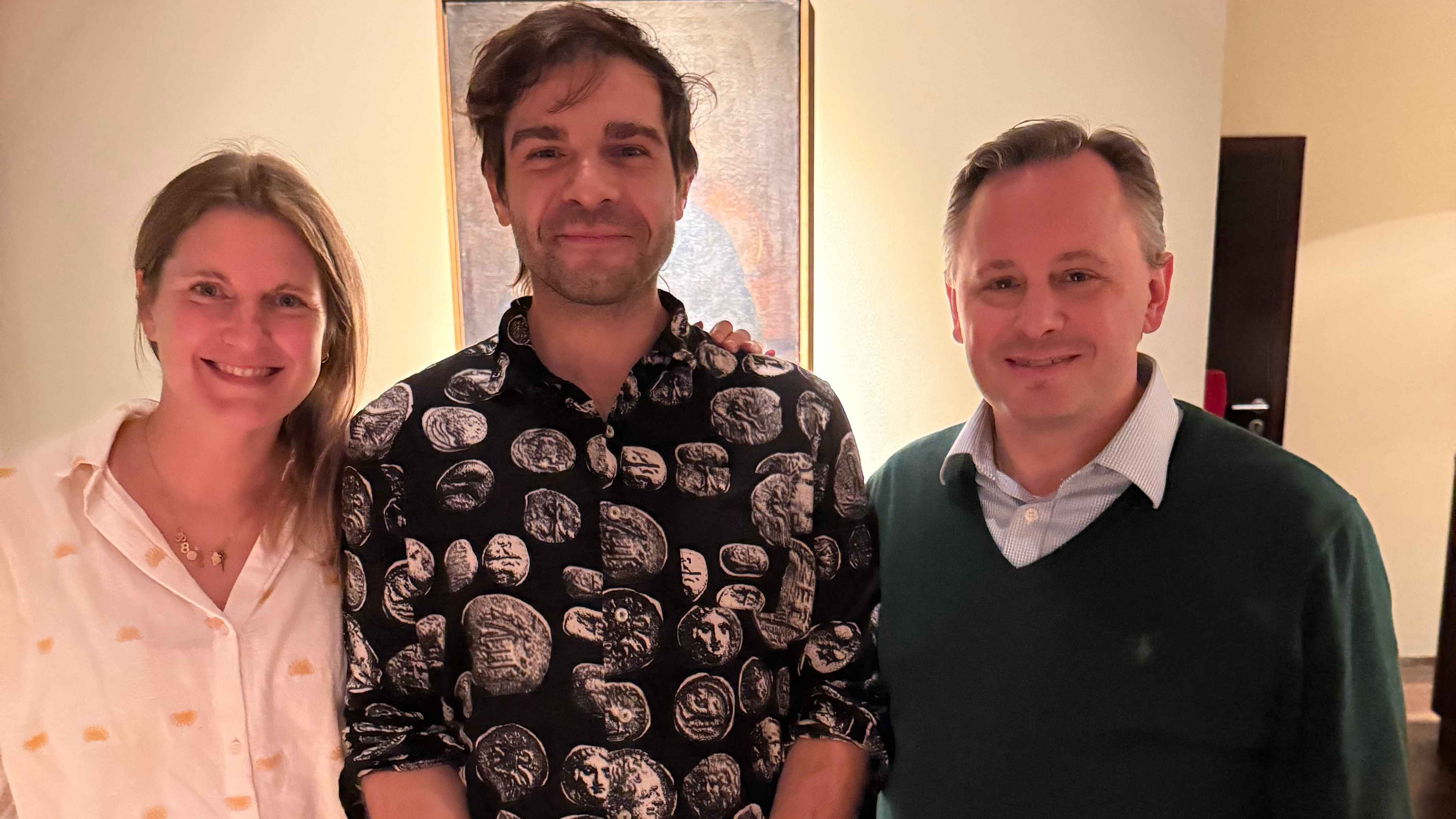 08c0c2e4 5ff6 4360 b7a2 a9c1c062d357 Arbeiten nun miteinander: Sarah Schneider (Peermusic), Elias Hadjeus (Mitte) und Götz von Einem (Peermusic).