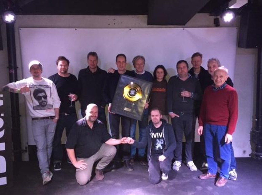 Arbeiten seit 15 Jahren zusammen (von links): Malek Scharifi (Produktmanager GHvC), Lutz Falldorf (Labelmanager Indigo), Olaf Evers (Exportmanager Indigo), Marcus Wiebusch (Kettcar), Reime...
