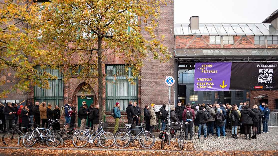 09847d89 c239 4cd6 a4f8 29768f53c646 Hier werden 2024 gut 7000 Delegierte erwartet: die Future of Festivals in der Arena Berlin, hier eine Impression von 2023.