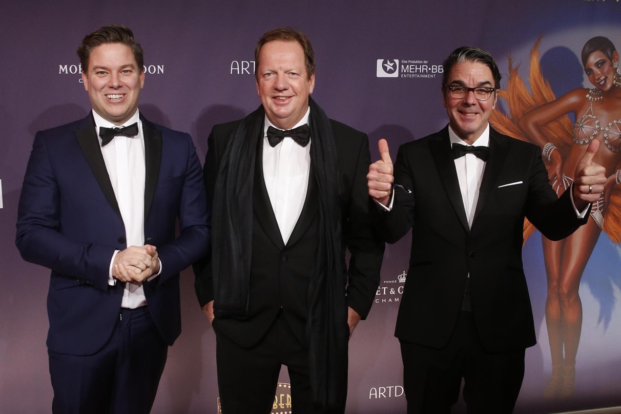 Hochzufrieden mit der Premiere (von links): der ausführende "Berlin Berlin"-Produzent Martin Flohr mit CEO Ralf Kokemüller (Mehr-BB Entertainment) und Christoph Biermeier, Autor und Regiss...