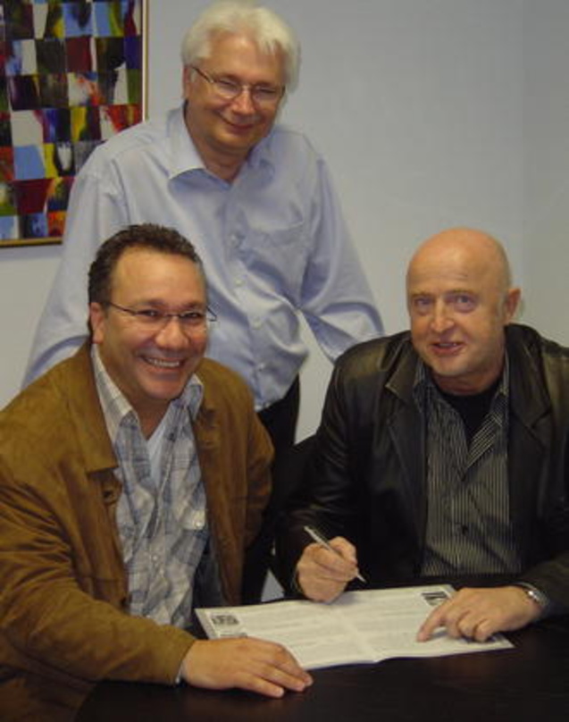 Freuen sich auf Partnerschaft: (v.l.n.r.) Francesco Bruletti, Karl-Heinz Borges (A&R-Manager Delta) und Bodo Krohn
