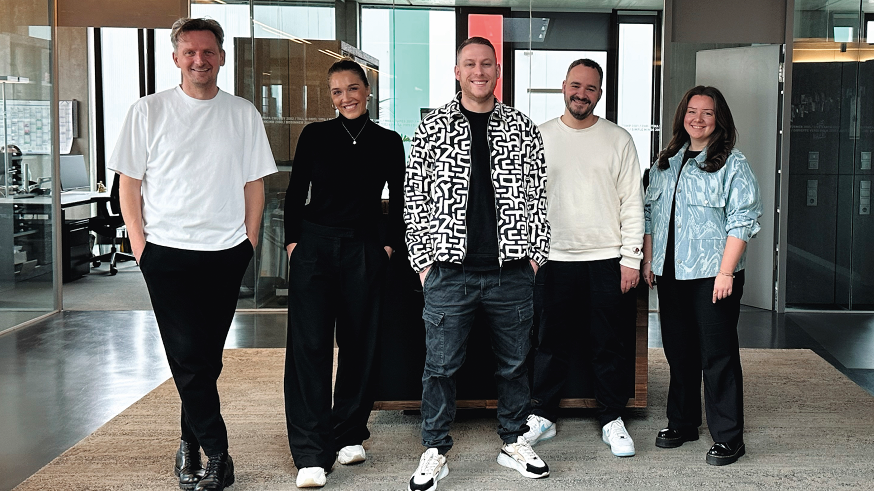 Trafen sich in den Undercover-Büros (von links). Michael Schacke (Booker Mo-Torres & Geschäftsführung Undercover), Ira Hendricks (Management), Mo-Torres, Fabian Thomas (Management) und Ril...