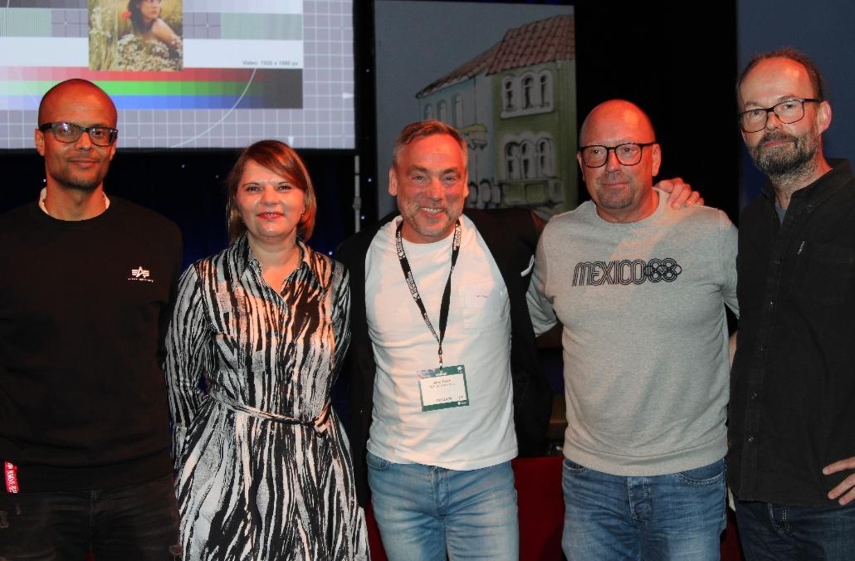 Sprachen beim Kongress des Reeperbahn Festivals über die Entwicklung der digitalen Musikdistribution (von links): Patrick Mushatsi-Kareba (Sony Music), Tina Funk (Concord), Jens Thele und ...