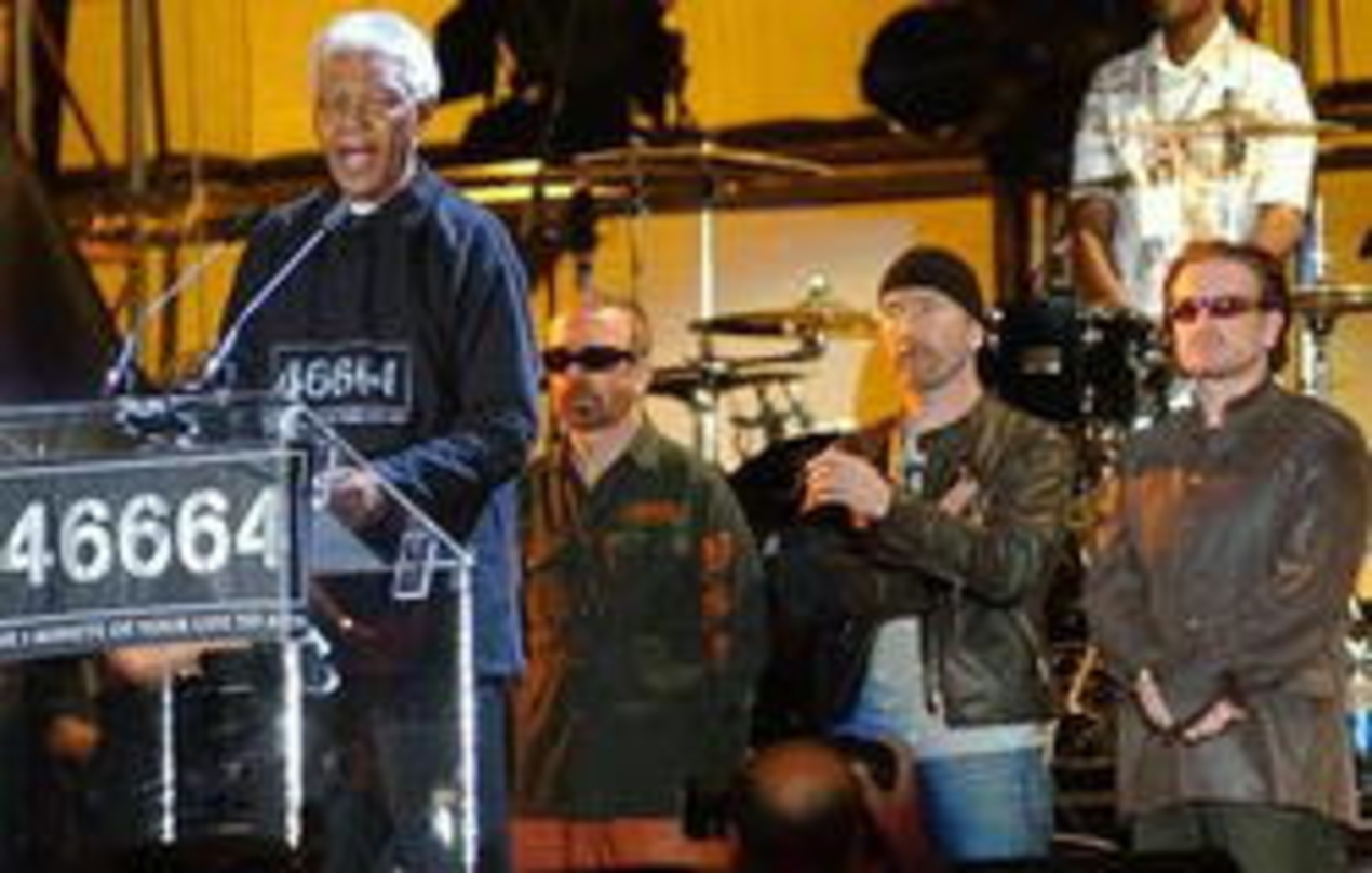 Traten vor die Menge (v.l.n.r.): Nelson Mandela, Dave Stewart, The Edge und Bono Vox