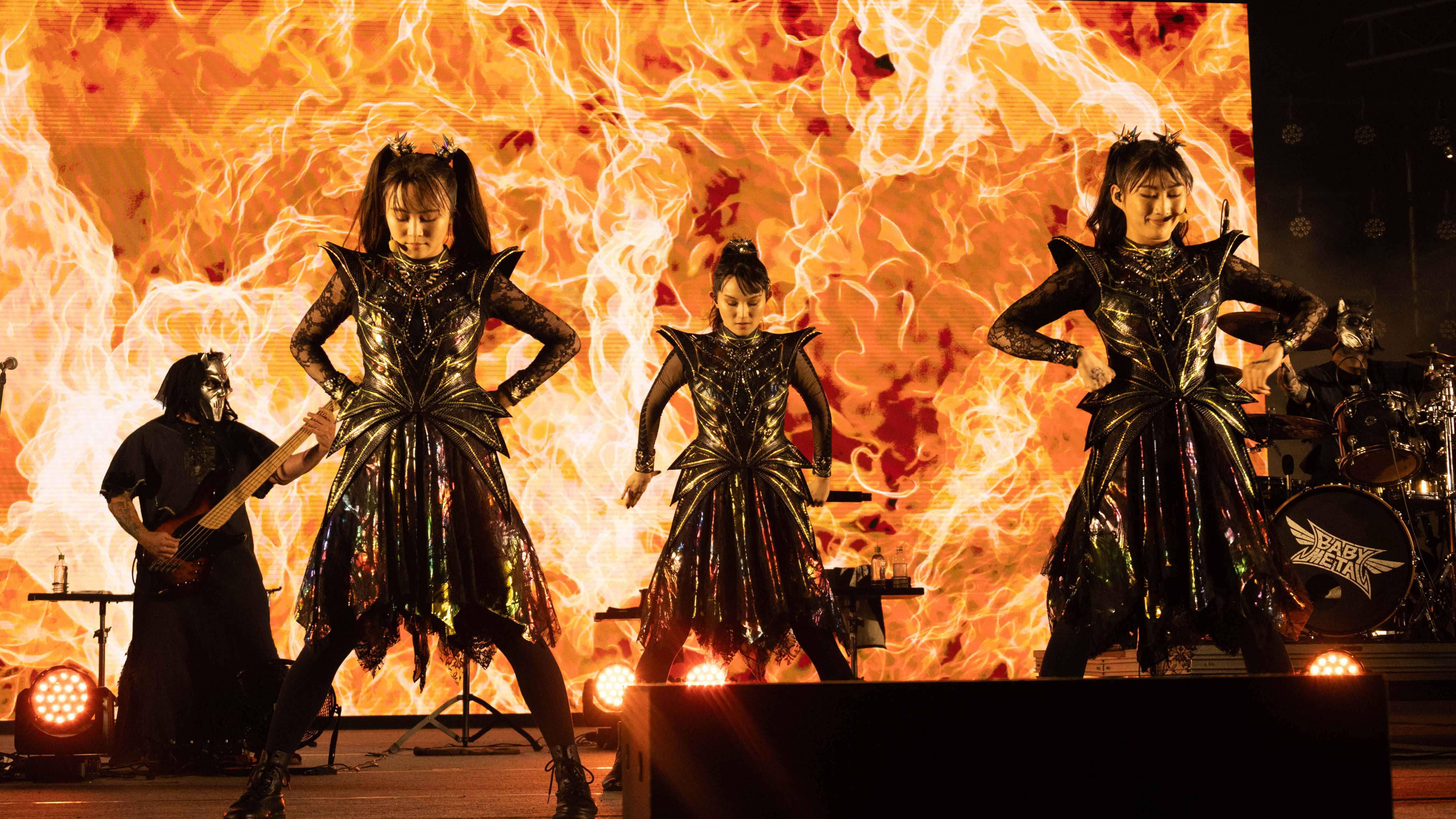 Ihr neues Album sorgt für das gute Abschneiden von Universal Music:  die Band Babymetal, hier bei einem Konzert Ende 2024.