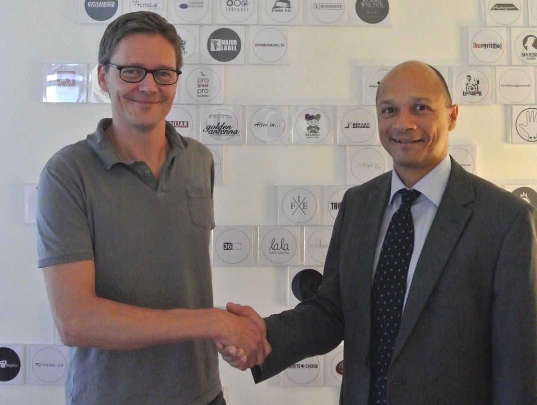 0bdd938f18d66234d51d36a1b6fb7a4d2c7115a943edb68ed315dbb0864070f2 Neue Partner: Patrick Thomas (rechts) mit Holger Fleder (Broken Silence)